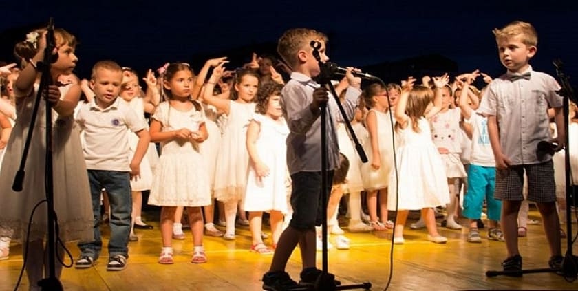 KONCERT „VRAPČIĆA" POKLON PREDSJEDNIKA SRPSKE MALIŠANIMA TESLIĆA 1