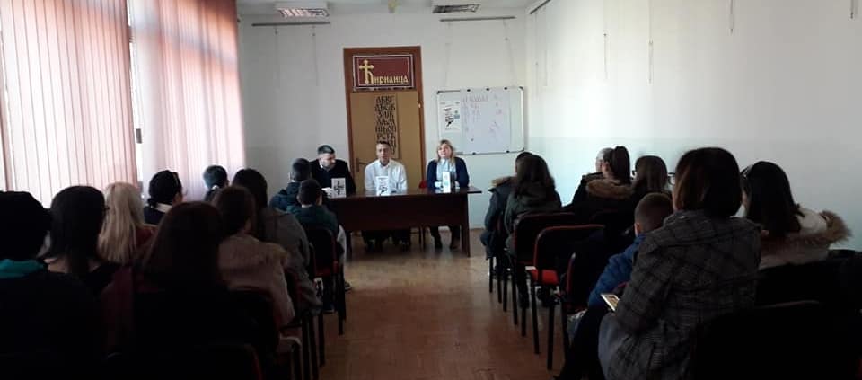 ПРОМОВИСАНА КЊИГА ВЛАДИМИРА КАЛАМАНДЕ "НИЈЕ ИСТАГРАМ ГУМА НА БИЦИКЛУ" 1