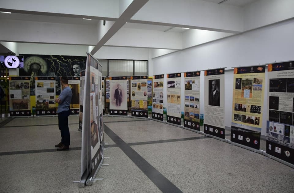 ИЗЛОЖБА „МИЛАНКОВИЋ“ У СРЕДЊОШКОЛСКОМ ЦЕНТРУ 4