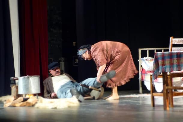 КОМЕДИЈА „ЦРНОГОРАЦ У КРЕВЕТУ“ ИЗВЕДЕНА ЈЕ И У ТЕСЛИЋКОМ БИОСКОПУ 3