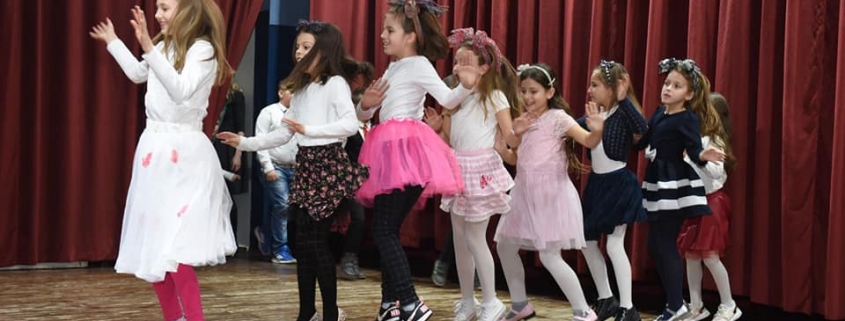 ODRŽANA FOLKLORNO - MUZIČKA ŠARENICA 4