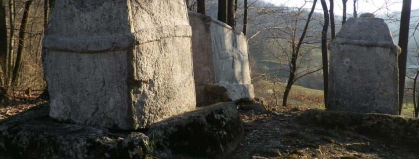LEGENDE I VJEROVANjA VEZANA ZA „MOMČILOVO GROBLjE“ 1