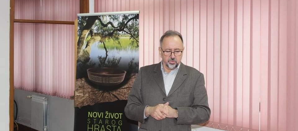 OTVORENA IZLOŽBA ,,NOVI ŽIVOT STAROG HRASTA" AUTORA IVE JELUŠIĆA 1