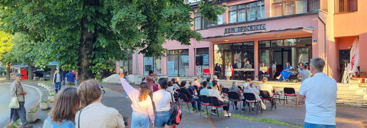 ОДРЖАНА МАНИФЕСТАЦИЈА ,,ДАН ПОЕЗИЈЕ НА ОТВОРЕНОМ" 1