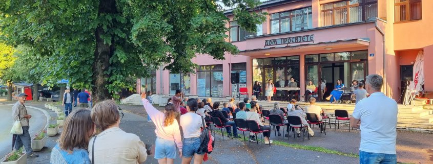 ODRŽANA MANIFESTACIJA ,,DAN POEZIJE NA OTVORENOM" 1