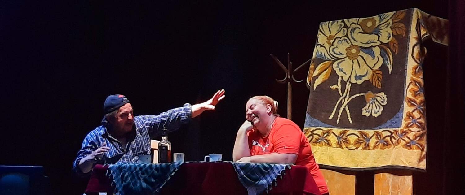 ПРЕДСТАВА ,,НАШЕ КОМШИЈЕ" У ТЕСЛИЋКОМ КИНУ 3