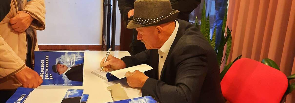 ПРОМОЦИЈА КЊИГЕ РАДОВАНА ТОПРЕКА У ТЕСЛИЋУ 1