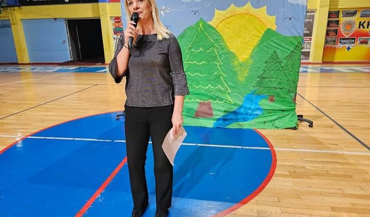 ПОДЈЕЛА ПАКЕТИЋА И ЗАБАВНИ ПРОГРАМ ЗА ДЈЕЦУ ТЕСЛИЋА 1