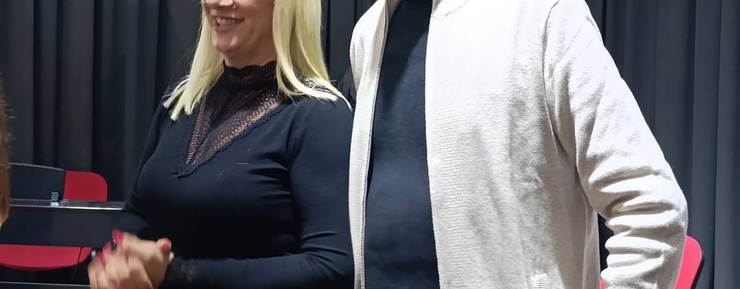 ХУМАНИТАРНО ВЕЧЕ „ВИНО И ГИТАРЕ“ У ТЕСЛИЋУ ЗА ОПЕРСКУ ПЈЕВАЧИЦУ АЛБИНУ СМАЈЛОВИЋ 1