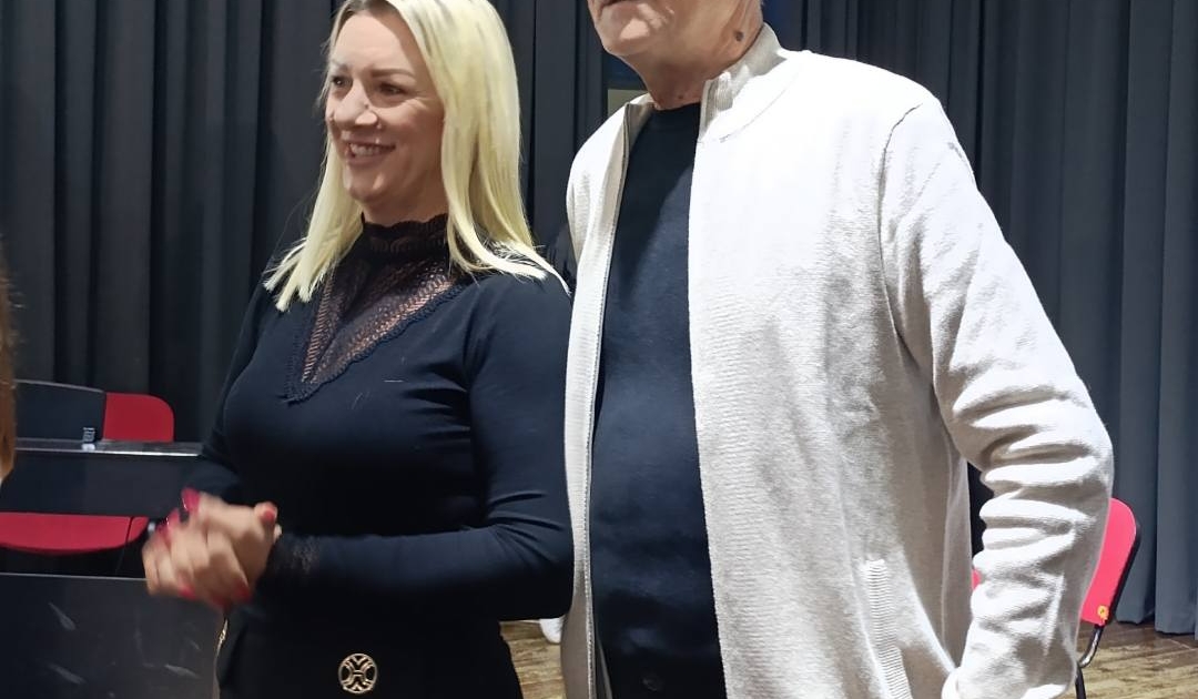 ХУМАНИТАРНО ВЕЧЕ „ВИНО И ГИТАРЕ“ У ТЕСЛИЋУ ЗА ОПЕРСКУ ПЈЕВАЧИЦУ АЛБИНУ СМАЈЛОВИЋ 2