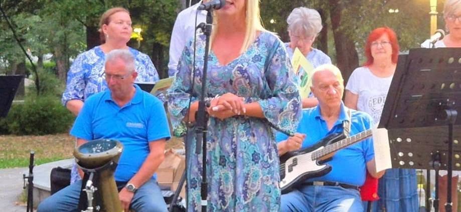 ODRŽAN KONCERT BANjALUČKOG ANSAMBLA ,,PRIJATELJI SA VRBASA" U TESLIĆU 1