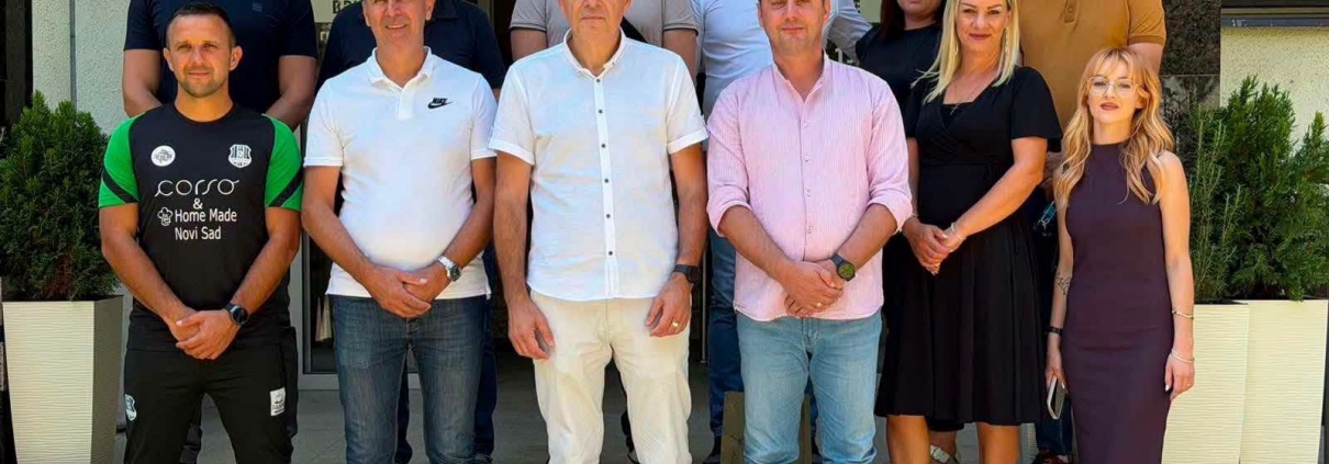 ВЕЧЕ ЗА ПАМЋЕЊЕ У ТЕСЛИЋУ: РОК СПЕКТАКЛ ЈУ ГРУПЕ ЗА ВИЈЕК ПОНОСА ФК „ПРОЛЕТЕР“ 1