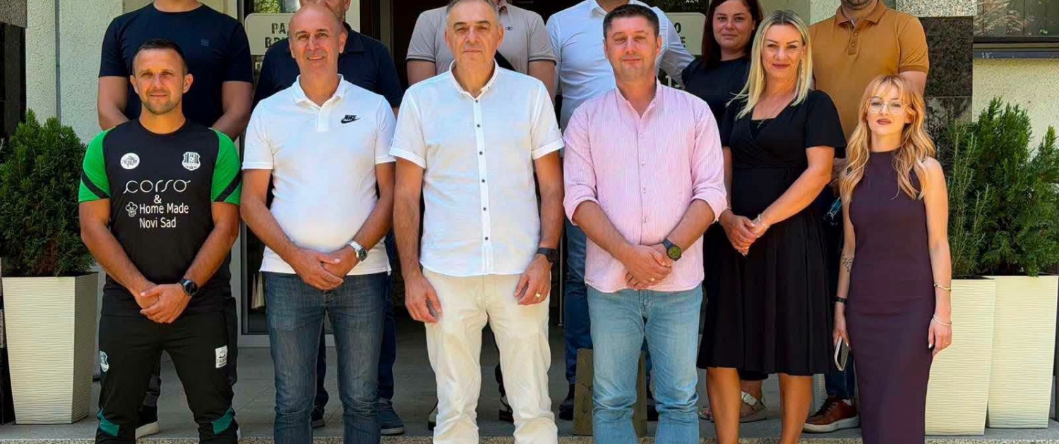 ВЕЧЕ ЗА ПАМЋЕЊЕ У ТЕСЛИЋУ: РОК СПЕКТАКЛ ЈУ ГРУПЕ ЗА ВИЈЕК ПОНОСА ФК „ПРОЛЕТЕР“ 3